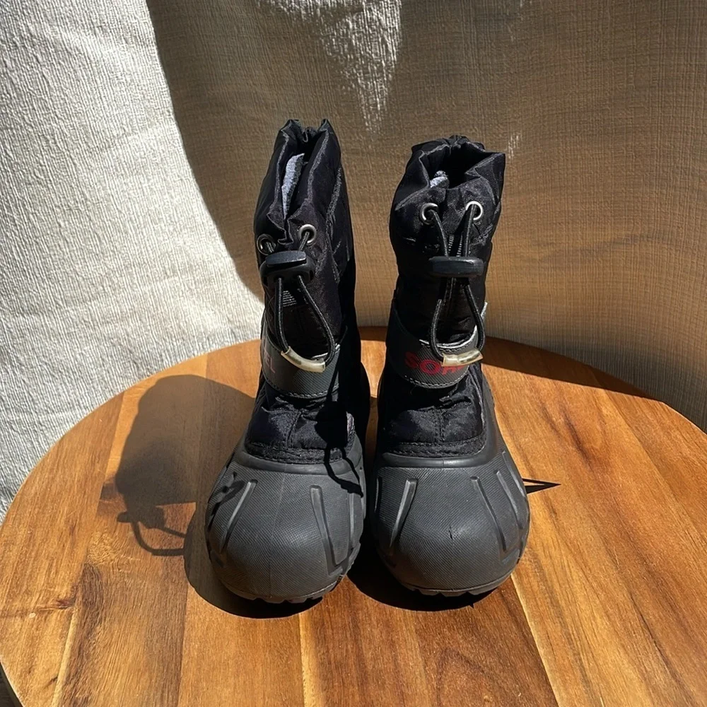 SOREL Kids Flurry Winter Boot Black/Gray/Red Size 9
